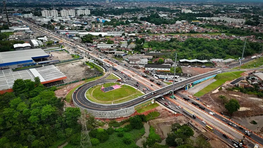 O viaduto da BR-316 com a Avenida Independência, em Ananindeua, na Região Metropolitana de Belém, foi entregue para a população.