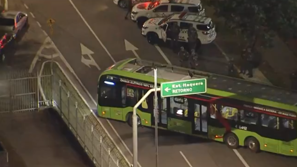 Imagem - Motorista de ônibus é feito refém em Itaquera, Zona Leste de SP