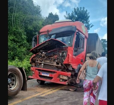 Imagem - Vídeo: acidente com carreta causa congestionamento na PA-475 em Moju