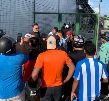 Imagem - Vídeo: torcedores do Paysandu protestam antes de embarque do time para o Rio de Janeiro
