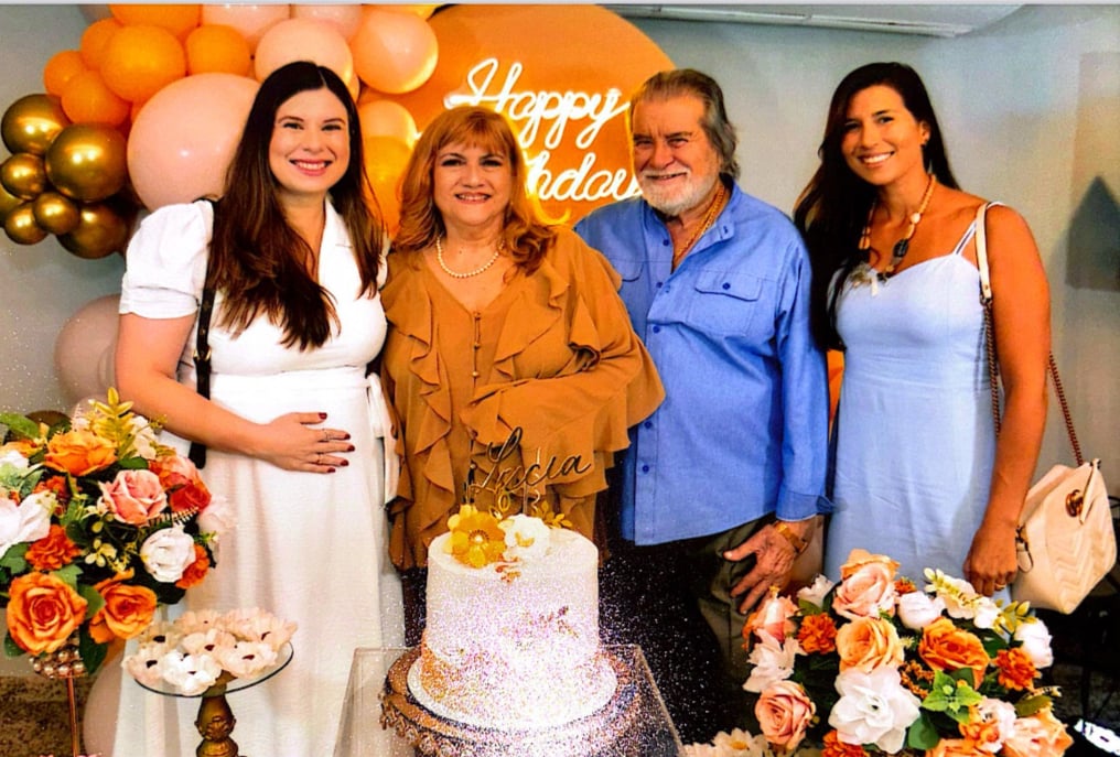 A aniversariante, Lúcia Regina, com Adilson, Rayssa e Tahissa Tamanqueira 