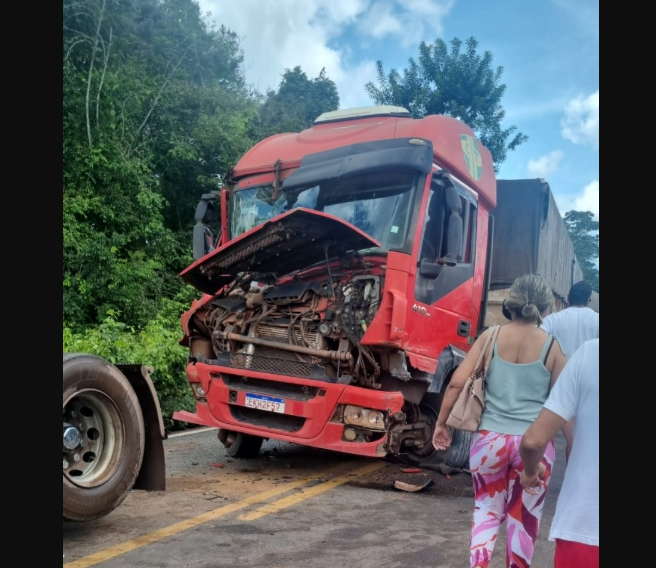 Imagem - Vídeo: acidente com carreta causa congestionamento na PA-475 em Moju