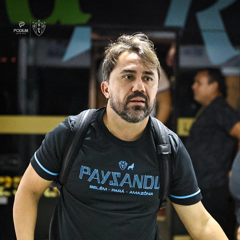 Imagem - Luizinho Lopes critica pênalti contra o Paysandu: 'Lance normal'