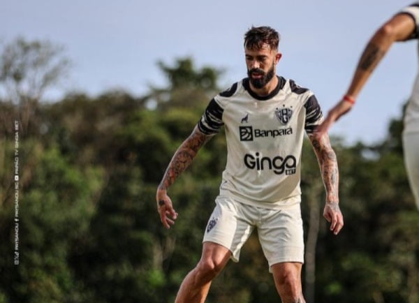 Matheus Vargas, meio-campista do Papão.