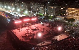 Fãs tentam invadir proteção da área VIP durante ensaio de Lady Gaga no RJ