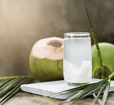 Imagem - 11 benefícios da água de coco para a saúde