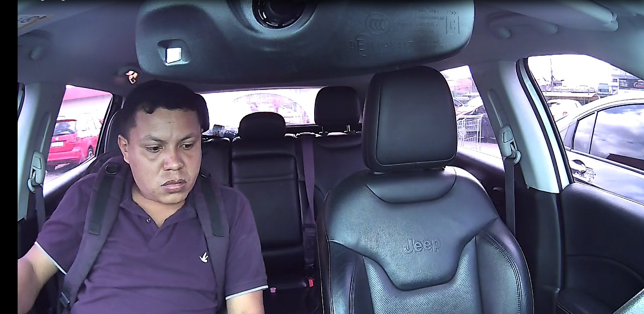 Imagem - Vídeo: homem furta objetos de dentro de carro no estacionamento de supermercado em Belém