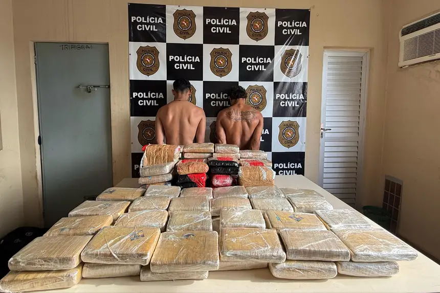 (Equipes da Delegacia de Polícia Civil de Juruti apreenderam 117,54 kg de skunk, crack e cocaína e prenderam dois homens em flagrante por tráfico de drogas e associação para o tráfico.)