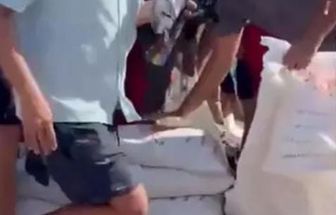 Lady Gaga no Rio: ambulantes de Copacabana vendem sacos de areia a R$ 25 para fãs