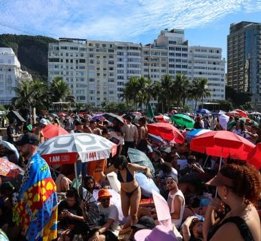 Imagem - Fãs de Lady Gaga acampam nas areias de Copacabana para ver show