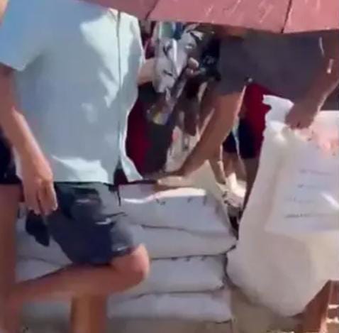 Imagem - Lady Gaga no Rio: ambulantes de Copacabana vendem sacos de areia a R$ 25 para fãs