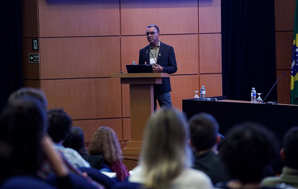 Ecologista marinho queniano David Obura fala sobre oceanos