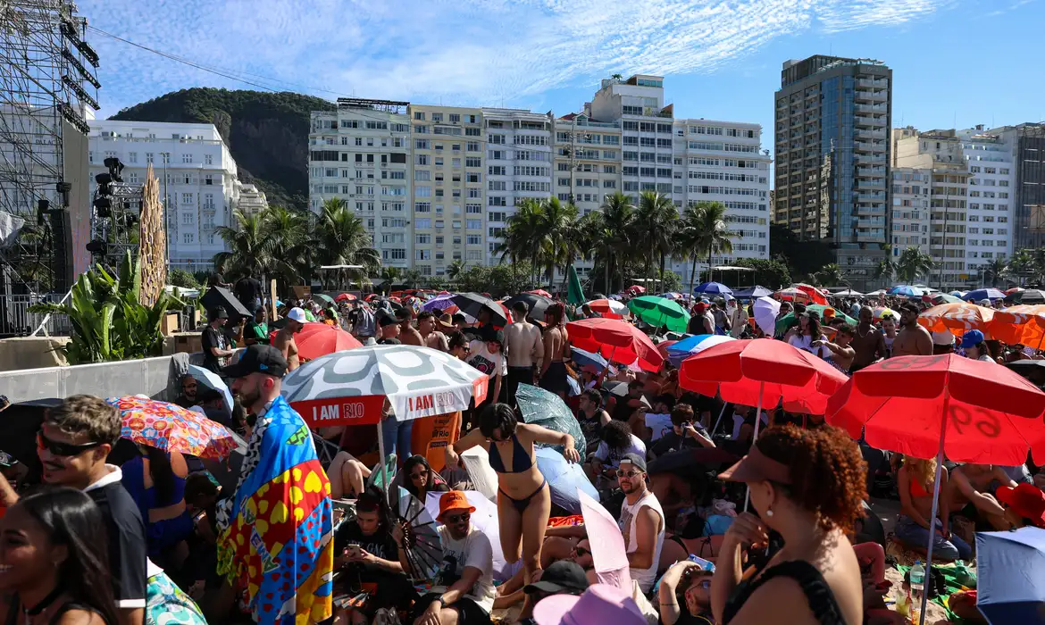 Grupos chegaram cedo para conseguir lugar perto do palco