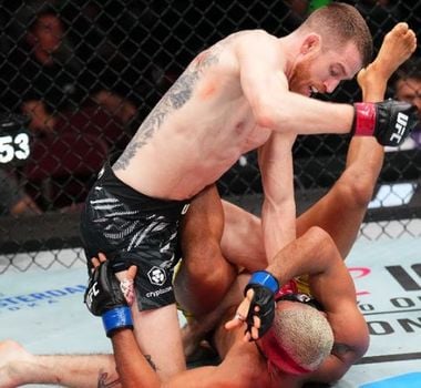 Imagem - Paraense Deiveson Figueiredo sente joelho e é nocauteado por Cory Sandhagen no UFC