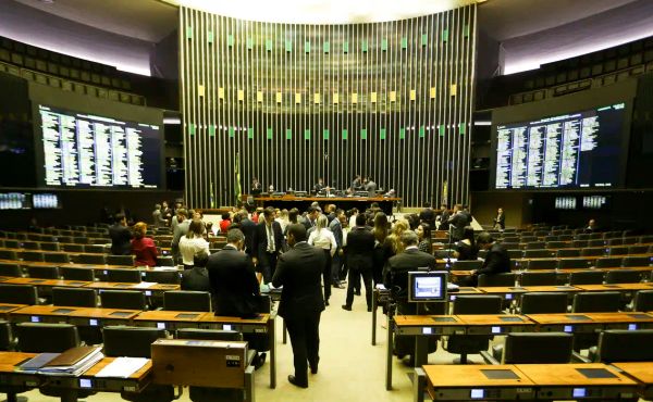 Congresso aprova MP do Fundo social que pode fazer governo arrecadar R$ 20 bi com pré-sal