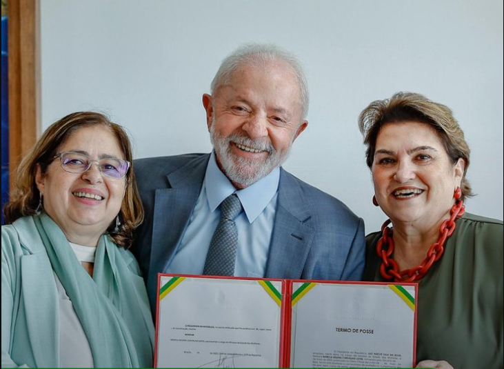 A troca foi formalizada nesta segunda-feira (5).