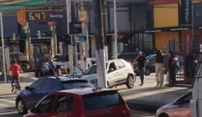 Imagem - Mal súbito e colisão com poste de energia causam morte de homem na José Malcher, em Belém