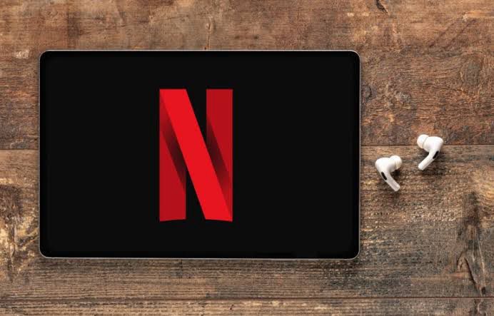 Imagem - Após anuncio de tarifa de 100% a filmes produzidos fora dos eua, ações da Netflix despencam