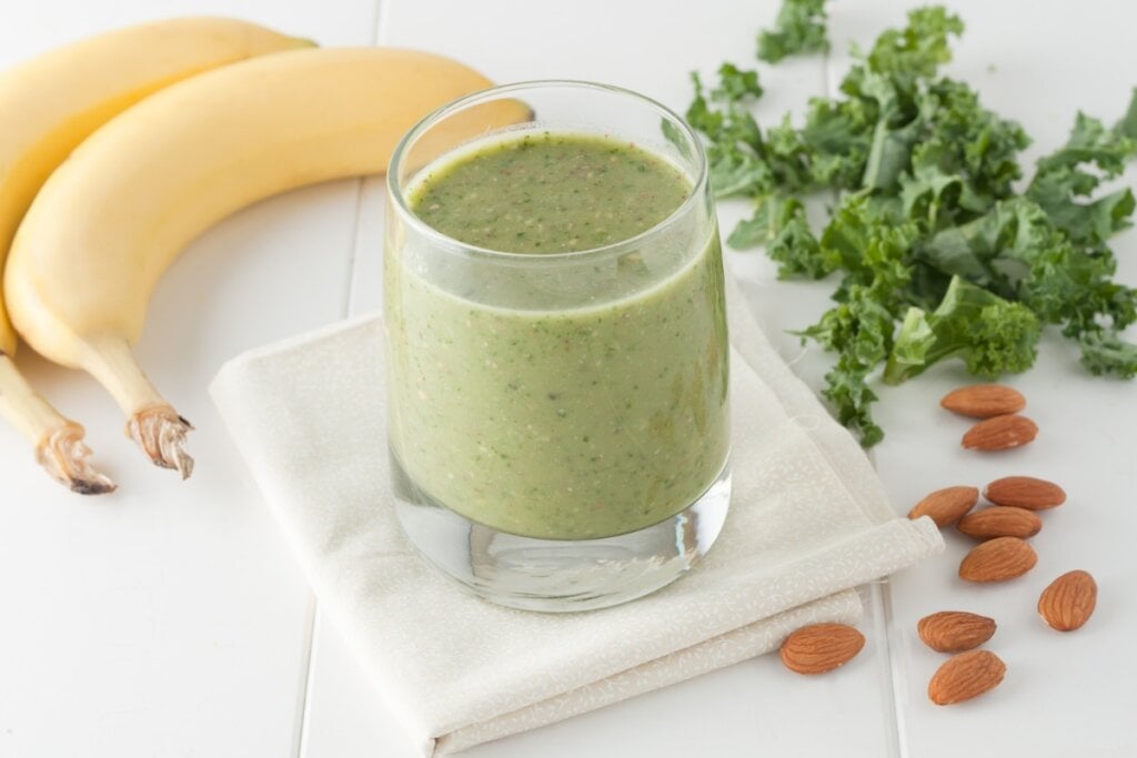 Vitamina de couve com banana (Imagem: Zoeytoja | Shutterstock)