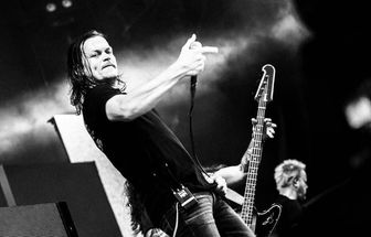 Vocalista do 3 Doors Down revela que está com câncer em estágio 4: 'Não tenho medo'