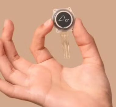 Imagem - Paciente com chip cerebral da Neuralink consegue digitar por pensamento usando IA de Musk
