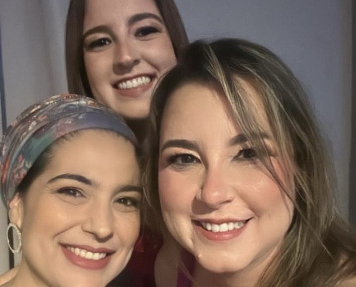 As irmãs Rebeca Gabbay, Gabriela e Ágatha Araújo receberão, nessa quinta-feira, os primeiros clientes da Farma e Farma