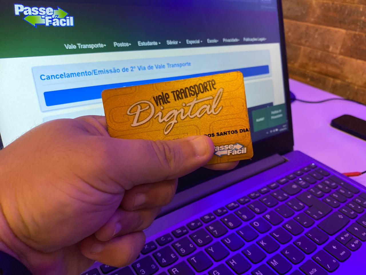 Imagem - Pagar passagem de ônibus em dinheiro é aceito, mas uso de cartões Passe Fácil evita atrasos, orienta Setransbel