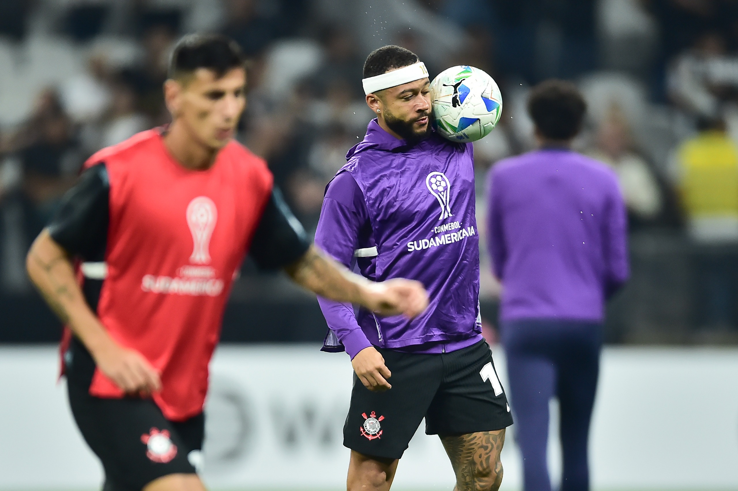 Imagem - Depay e Félix Torres se desentendem em treino antes de Palmeiras x Corinthians
