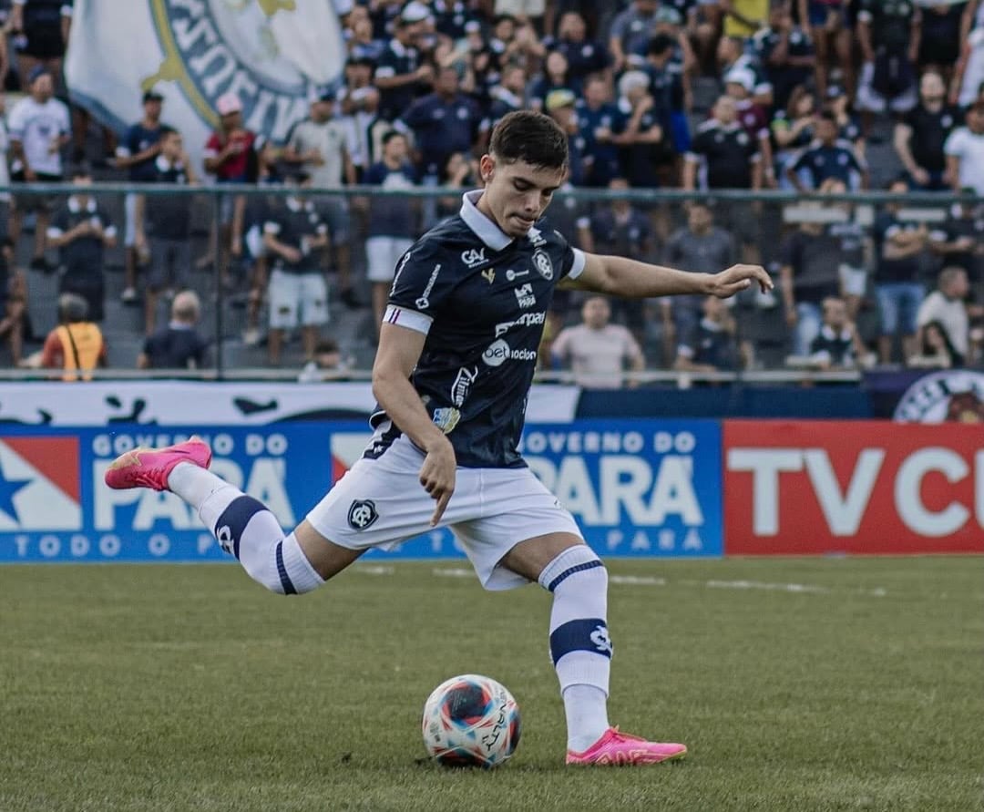 Thalys rompeu o ligamento do joelho direito -