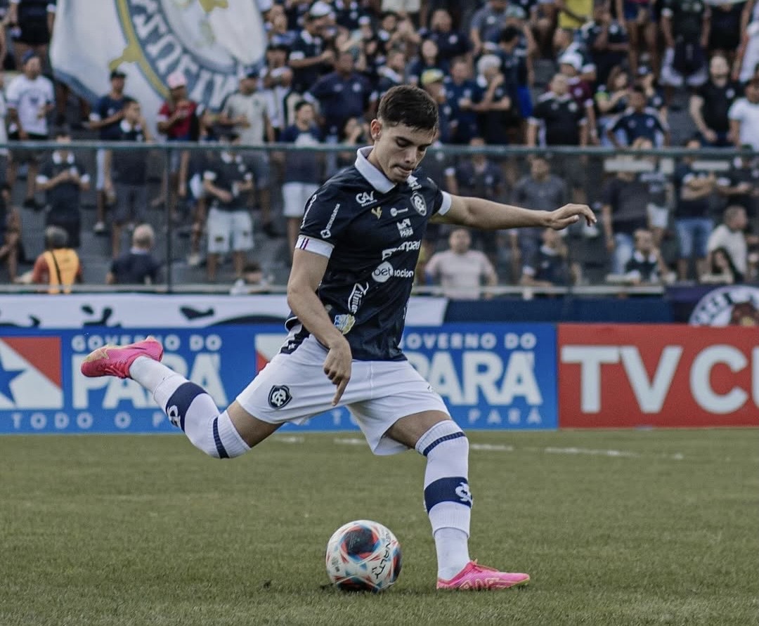 Thalys rompeu o ligamento do joelho direito - 