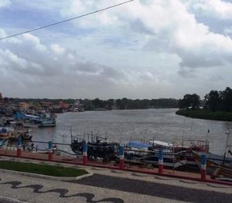 Imagem - Embarcação derramou óleo no Rio Caeté. Marinha monitora as ações no local.
