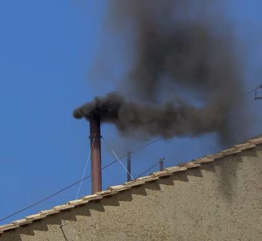 Imagem - Mais fumaça preta: novo papa ainda não foi eleito