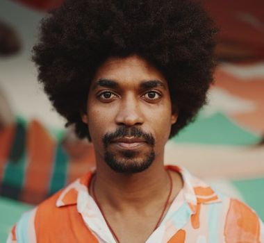 Imagem - 5 tendências de cortes para homens com cabelo cacheado 