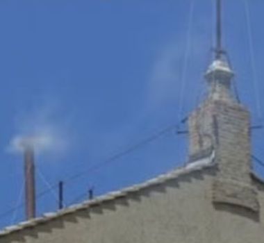 Imagem - Vaticano se confunde, posta 'fumaça branca' e depois apaga