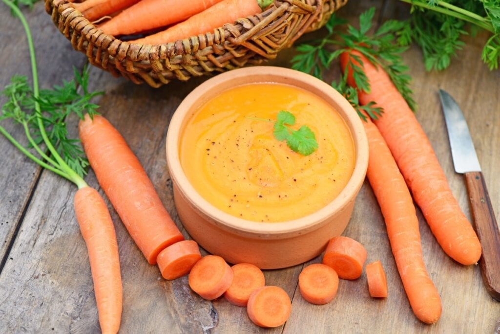 Creme de cenoura e cúrcuma (Imagem: photocrew1 | Shutterstock) 