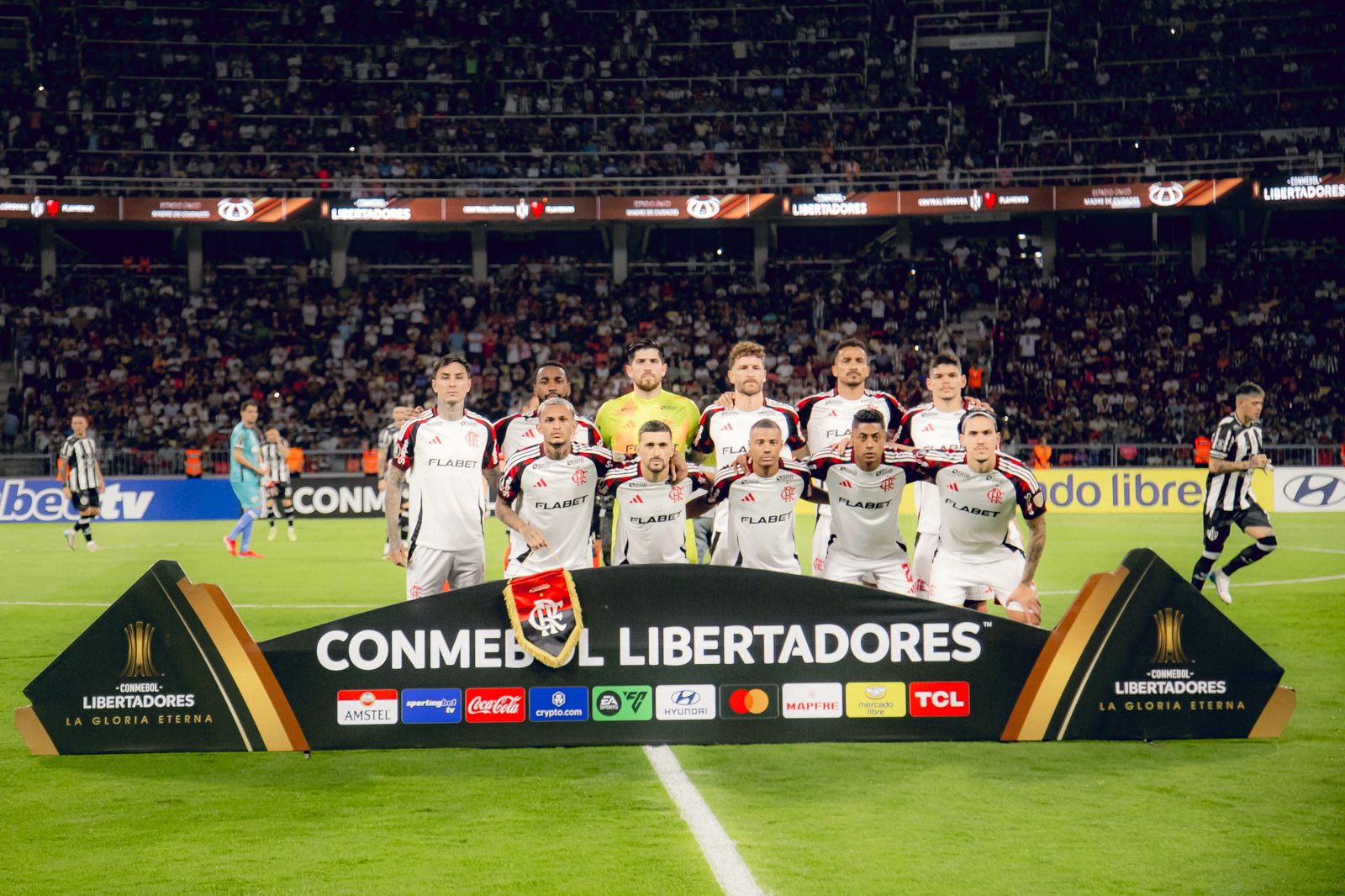 Flamengo saiu na frente mas levou o empate - 