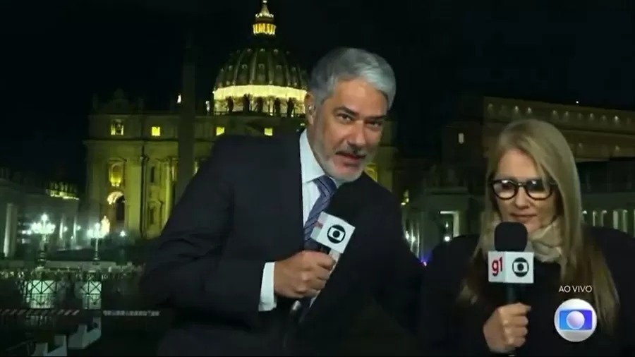 William e Ilze fizeram uma participação especial no JN, direto da Praça de São Pedro, no Vaticano.