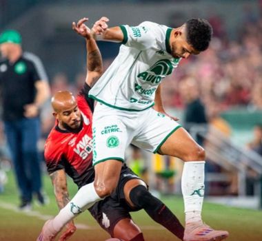 Imagem - Athletico e Chapecoense empatam com gols nos acréscimos pela Série B