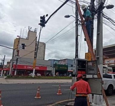 Imagem - Operação retira cabos de telefonia que 'sujam' visualmente Belém