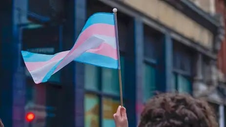  EUA faz retirada imediata de 1 mil militares trans das forças armadas.