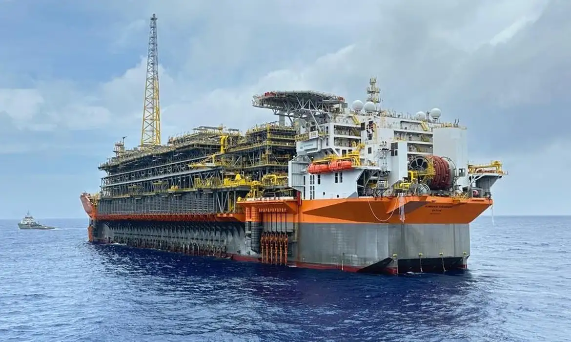 Petrobras descobre óleo de qualidade na Bacia de Santos.
