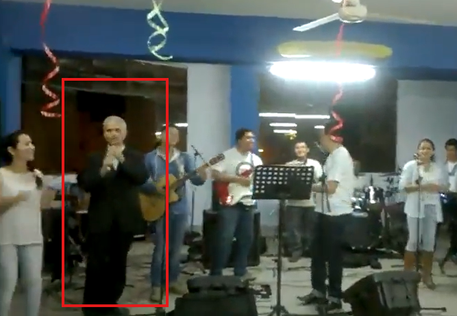 Registro foi feito em 2014 e mostra o então cardeal Robert Provest celebrando com outras pessoas. 