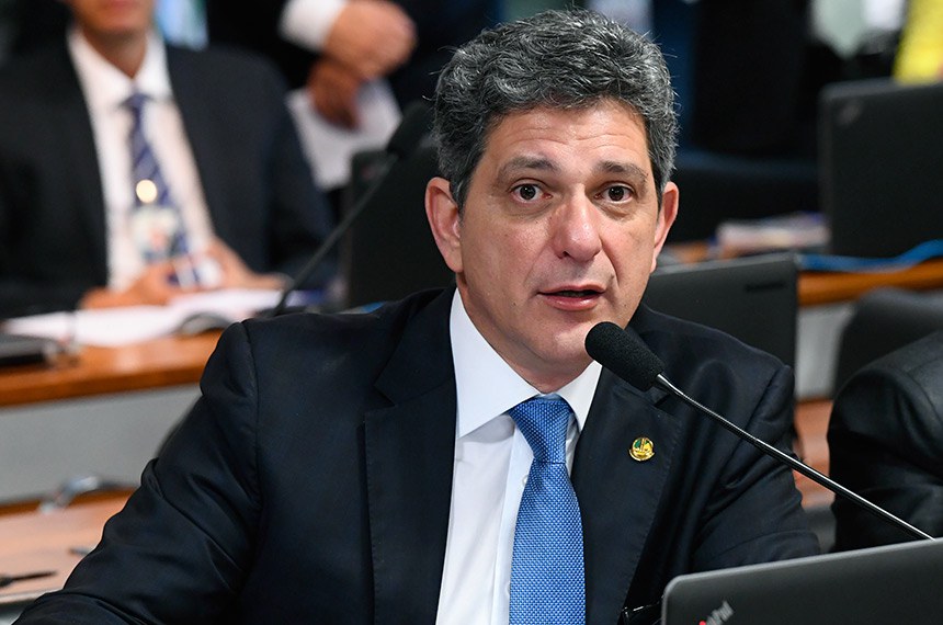 Senador Rogério Carvalho, autor do relatório aprovado