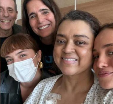 Imagem - Preta Gil, em tratamento contra câncer, compartilha momentos com Tony Bellotto em hospital