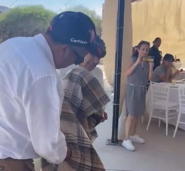 Imagem - Idosa finge fragilidade e surpreende em festa de aniversário de 96 anos; veja