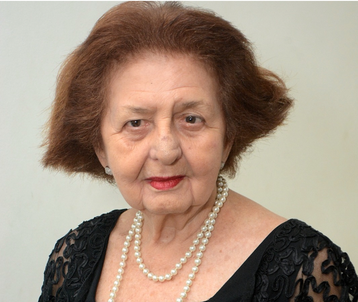 Quem está de parabéns é Adélia Tavares, que no último dia 06 completou 79 anos, com Missa em Ação de Graças e recepção no Baars Evento