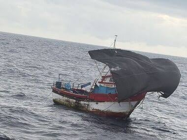 Imagem - Pescadores são resgatados após 55 dias à deriva