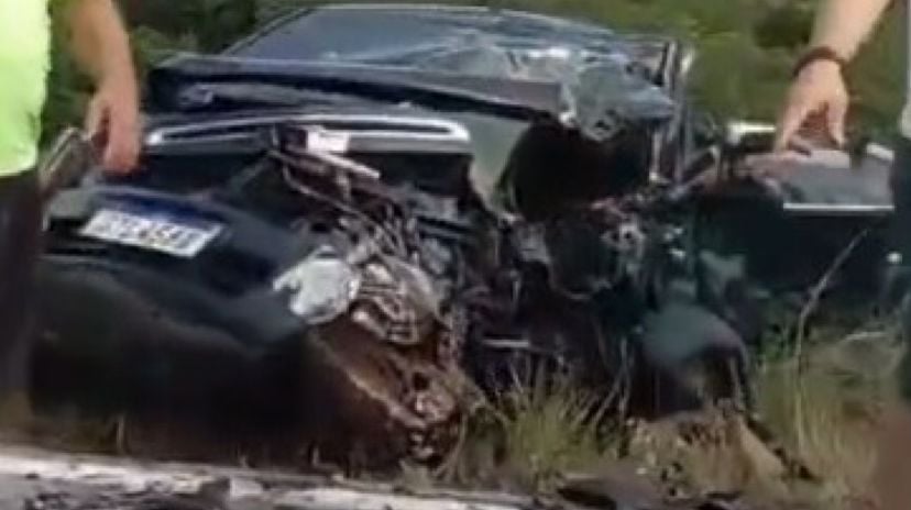 Uma imagem mostra como ficou o carro após o acidente, no Pará