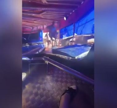 Imagem - Vídeo: brinquedo sai dos trilhos e assusta crianças na Escócia