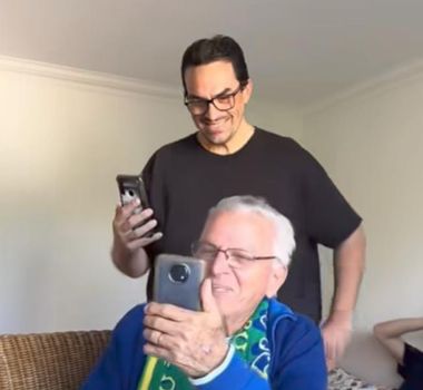 Imagem - Filho prega peça no pai com vídeo chamada; assista